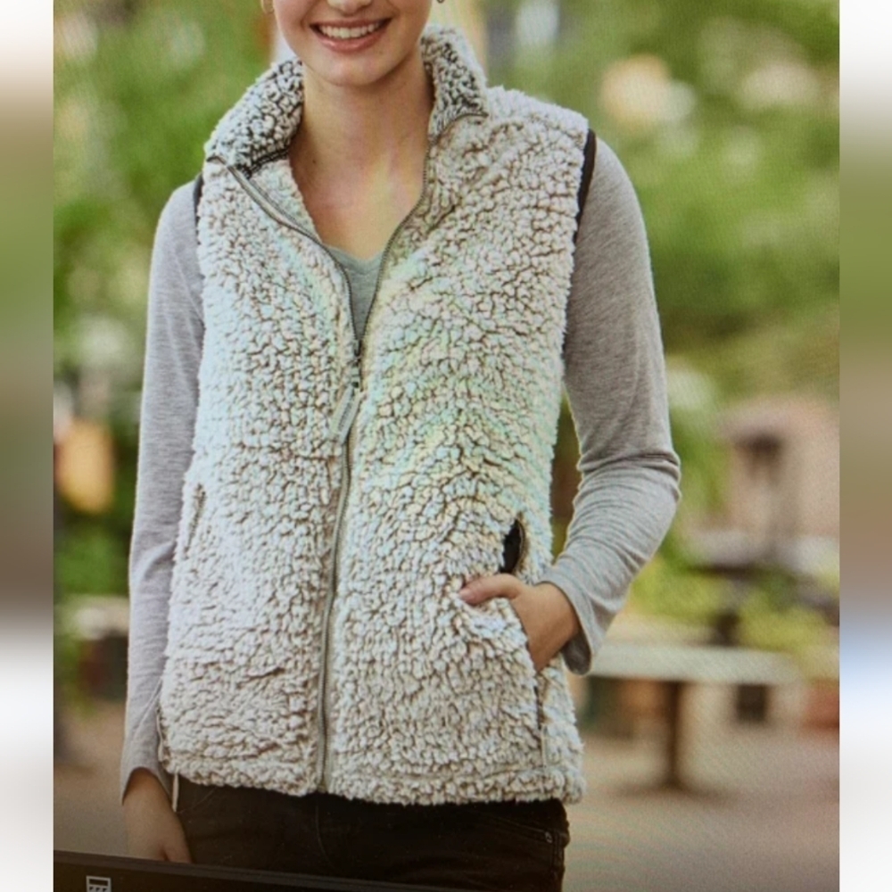 Thread & Supply Women's Wubby Fuzzy Fleece Sherpa Vest Beige Size Small